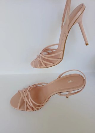 Zapatos de tacón Zara color rosa.