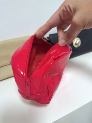 Lote 3 Bolsos: Cartera Mano y Neceser