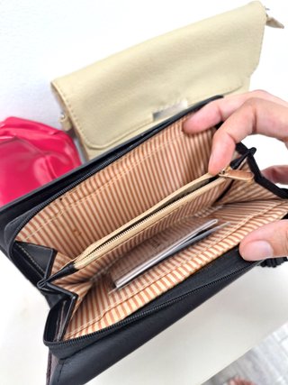 Lote 3 Bolsos: Cartera Mano y Neceser