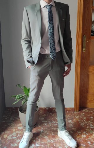 Traje verde hombre como nuevo,se regala corbata