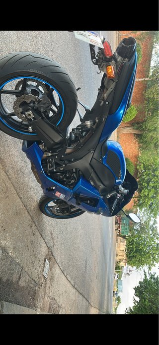 Kawasaki ZX6R Azul - Moto Deportiva