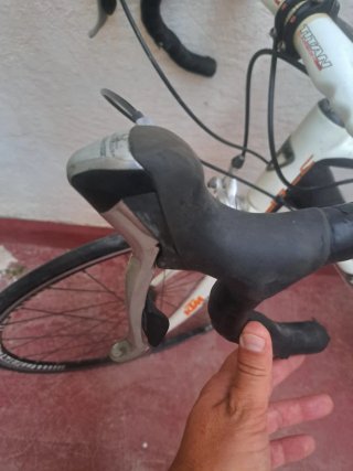 Bicicleta de carretera KTM Strada LC + rodillo