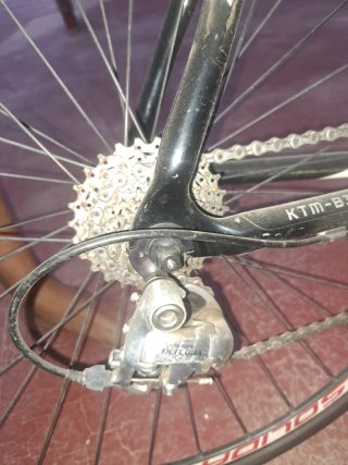 Bicicleta de carretera KTM Strada LC + rodillo
