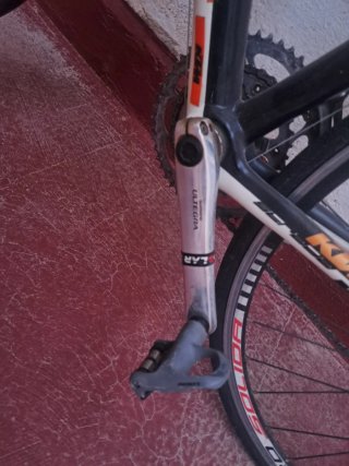 Bicicleta de carretera KTM Strada LC + rodillo