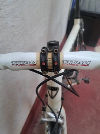 Bicicleta de carretera KTM Strada LC + rodillo