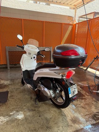 Kymco People 125 Scooter Blanca 2011