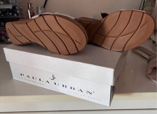 Sandalias blancas sin estrenar