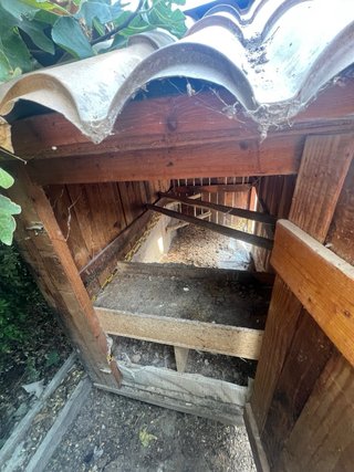 Gallinero de madera rústico