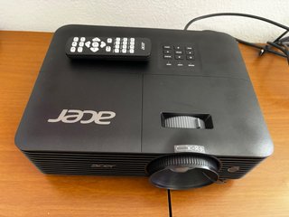 Proyector Acer Serie Essential Negro