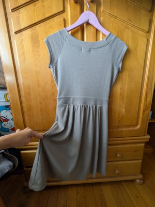 Vestido entallado botones marrón caqui, talla M