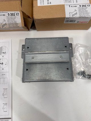 Legrand XL3 400 Placa Montaje Metálica