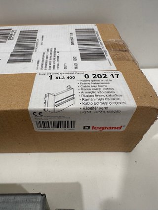 Legrand XL3 400 Placa Montaje Metálica