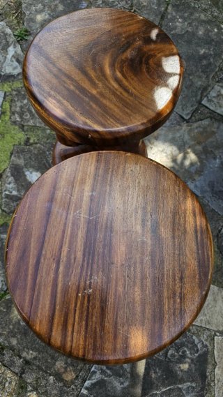 Mesa y taburetes de ajedrez artesanal origen India
