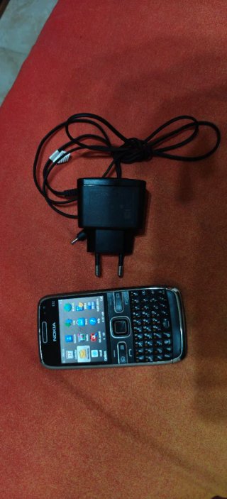 Nokia E72 Negro