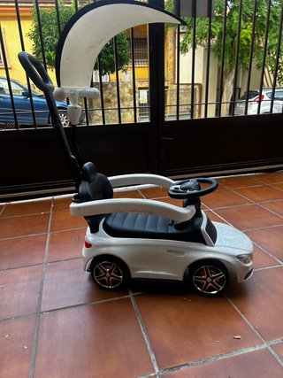 Cochecito Mercedes con música y sombrilla