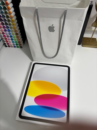 iPad 10ª Gen Plata + Funda Teclado y lápiz