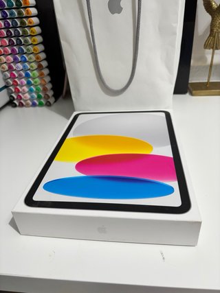 iPad 10ª Gen Plata + Funda Teclado y lápiz