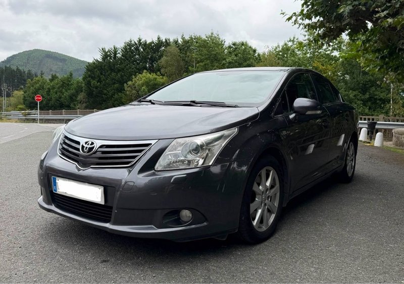 Toyota Avensis 2010 - foto 1