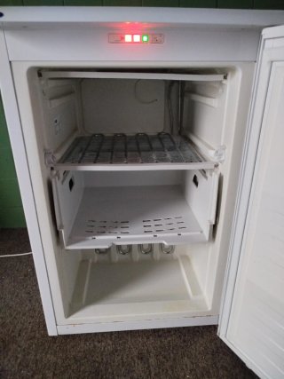 Congelador pequeño blanco