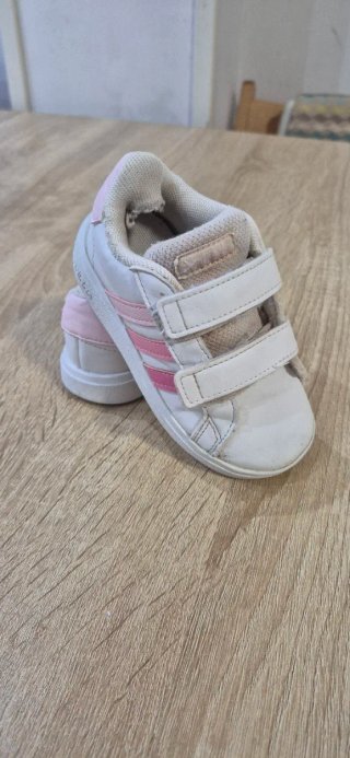 Lote Zapatillas Niña Adidas y Crocs Moradas