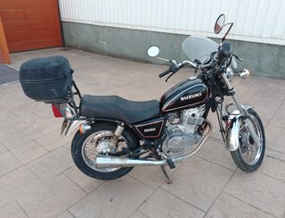 Suzuki GN250 Negra y Cromada