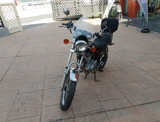 Suzuki GN250 Negra y Cromada