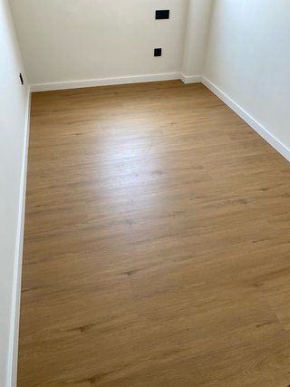 Montaje de suelo spc y laminados