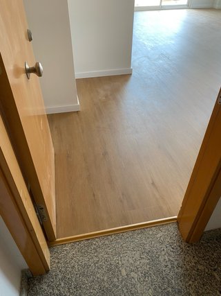 Montaje de suelo spc y laminados