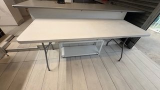 Mesa plegable blanca para eventos, catering...