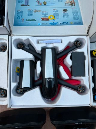 Drones Parrot (2) + Accesorios