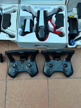 Drones Parrot (2) + Accesorios