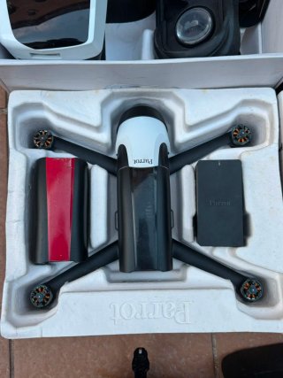 Drones Parrot (2) + Accesorios