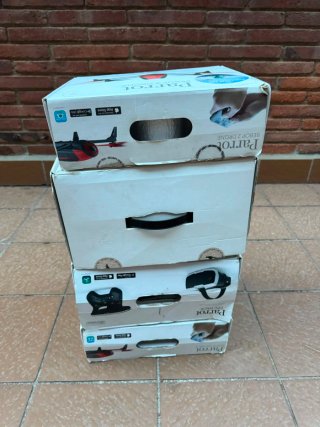 Drones Parrot (2) + Accesorios