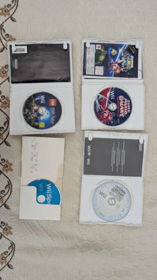 Nintendo Wii con 2 mandos y 4 juegos