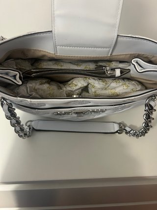 Bolso Guess Blanco Estampado Cadenas