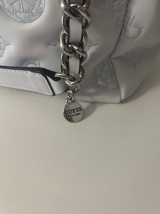 Bolso Guess Blanco Estampado Cadenas