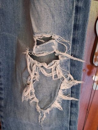 Pantaloni uomo strappati