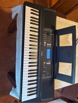 Teclado Yamaha PSR-E373 + Soporte