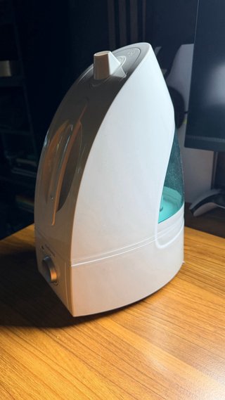 Humidificador blanco y transparente