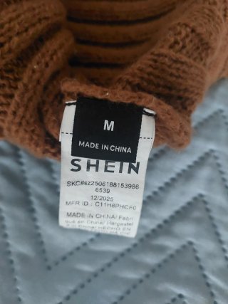 Jersey SHEIN marrón cuello alto mangas abullonadas