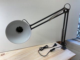Lámpara de escritorio flexo negra