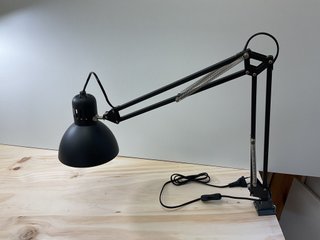Lámpara de escritorio flexo negra