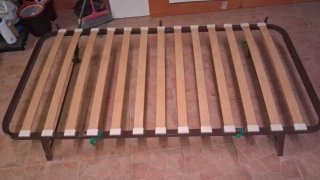 Somier metálico con láminas de madera