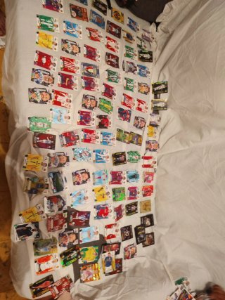 Colección cartas fútbol y Pokémon