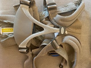 Mochila portabebés sin uso marca babybjörn.