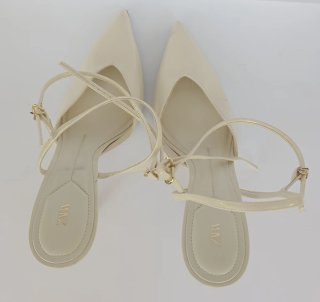 Zapatos tacón Zara.