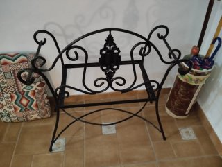 Banqueta de forja con cojín estampado