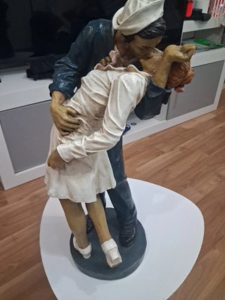 Figura El Beso de Times Square