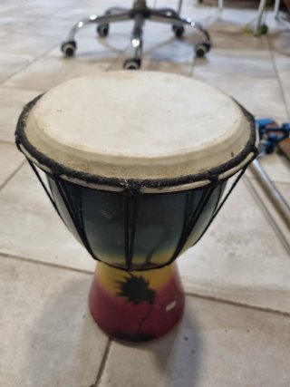 Juego de 3 bongos y djembe