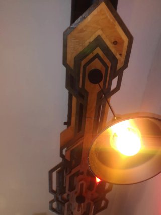 Gran instalación luminosa artesanal